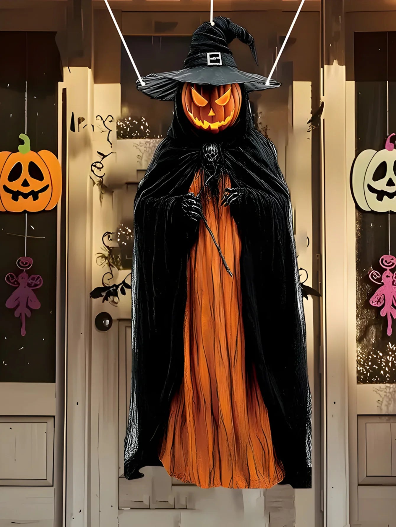 Decoración de telón con cara de calabaza colgan